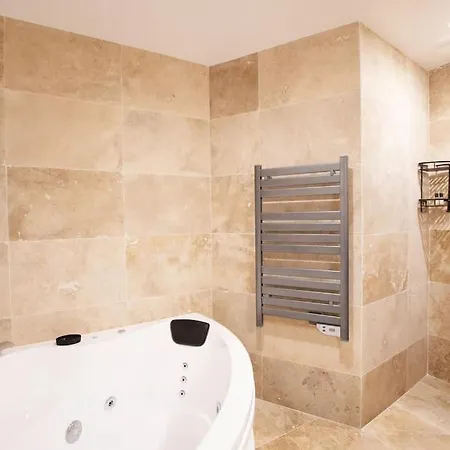 Avec Jacuzzi Dans Le 10e *