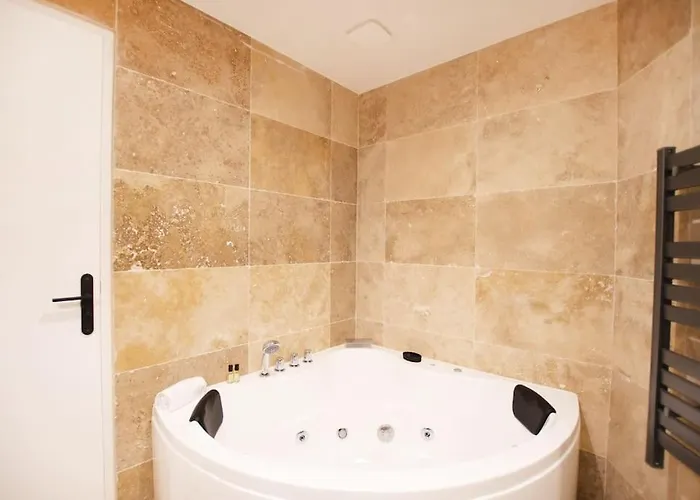 Avec Jacuzzi Dans Le 10e Daire *